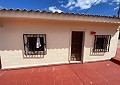 Casa de campo de 3 dormitorios con un apartamento anexo de 2 dormitorios más un estudio de 1 dormitorio en Sax. in Alicante Dream Homes API 1122