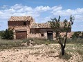 Ruiné à Pinoso avec suffisamment de terrain pour construire une nouvelle propriété in Alicante Dream Homes API 1122