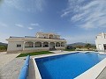 Prachtige villa met 6 slaapkamers en 5 badkamers in Pinoso. in Alicante Dream Homes API 1122