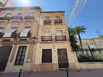 20th century townhouse in Novelda