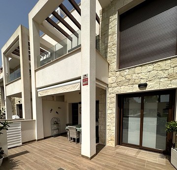 Atemberaubender Bungalow im Erdgeschoss mit Gemeinschaftspool