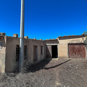 Große Gelegenheit in El Xinorlet: Haus zur Renovierung mit Höhle und Grundstück
