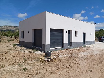 Guest House, Garage plus plot for sale in Pinoso.