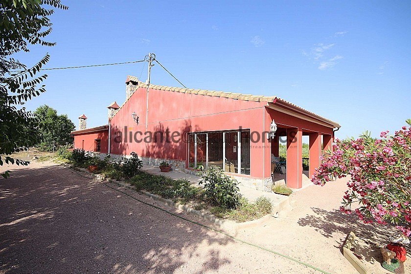 Detached Villa with a pool near Monovar and Pinoso in Alicante Dream Homes