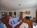 Groot familiehuis met 4 slaapkamers en gastenverblijf met 4 bedden in Alicante Dream Homes API 1122
