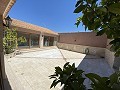 Grande maison de campagne avec commerce de marbre et plantation de raisin in Alicante Dream Homes API 1122