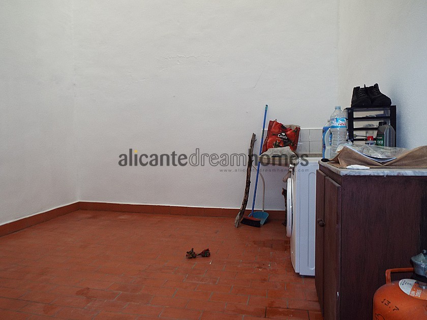 Plaza Townhouse with 5 Bedrooms in Ayora in Alicante Dream Homes