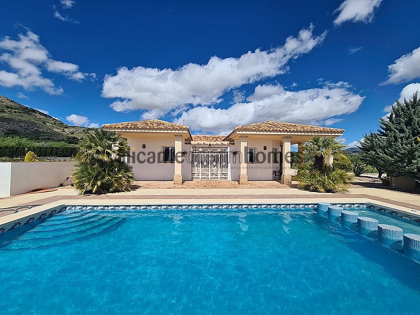 Beautiful 4 Bed 3 Bath Villa with Pool in Alicante Dream Homes