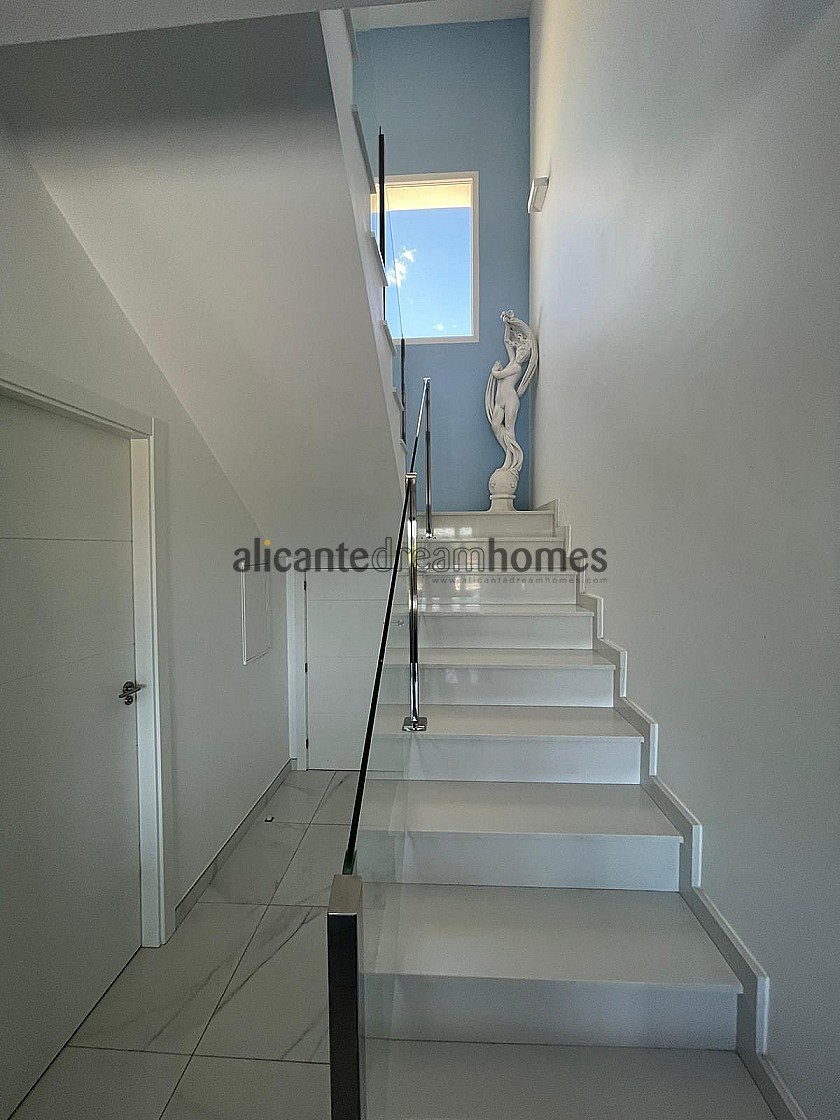 Villa dans Pinoso - Revente in Alicante Dream Homes