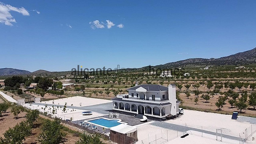 Villa in Pinoso - Wederverkoop in Alicante Dream Homes