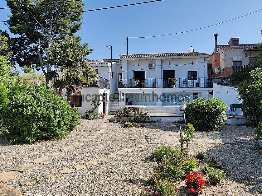 Freistehendes Landhaus mit Pool in Stadtnähe in Alicante Dream Homes