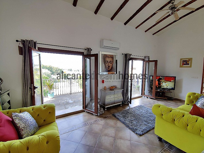 Detached Country House with a pool close to town in Alicante Dream Homes
