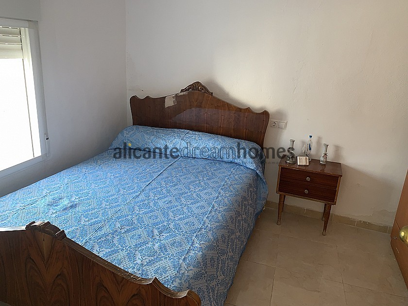 Casa de campo de 3 habitaciones y depósito de almacenamiento a 10 minutos a pie de la ciudad de Barinas in Alicante Dream Homes