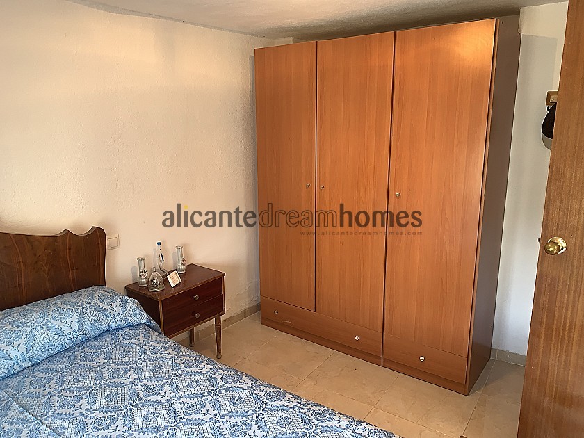 Landhuis met 3 slaapkamers en opslagdepot 10 minuten lopen naar Barinas Town in Alicante Dream Homes
