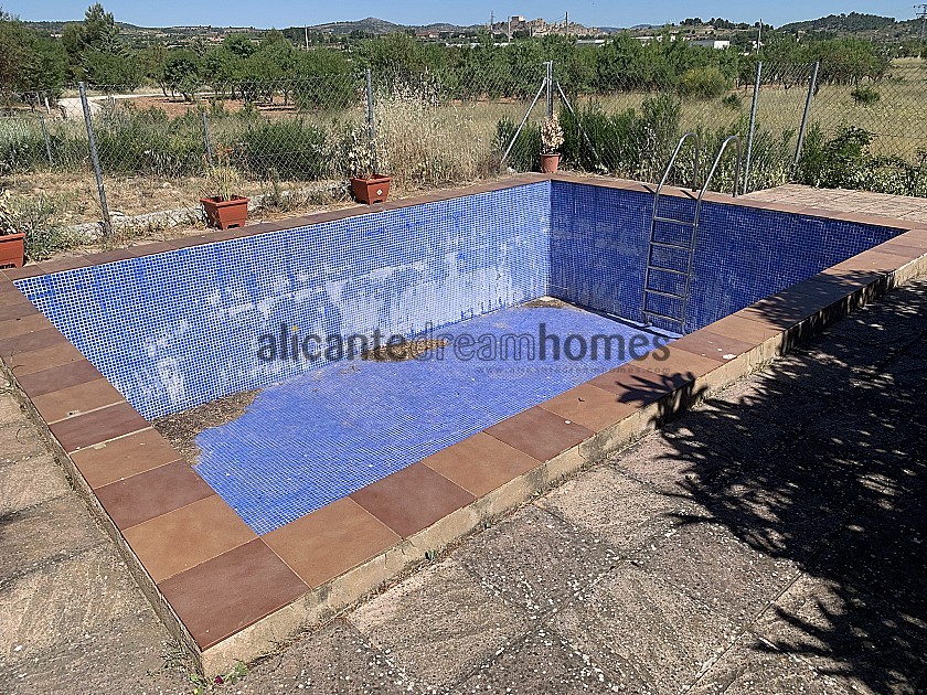 4 Bed Villa with Pool, outbuildings and walk to Town in Alicante Dream Homes