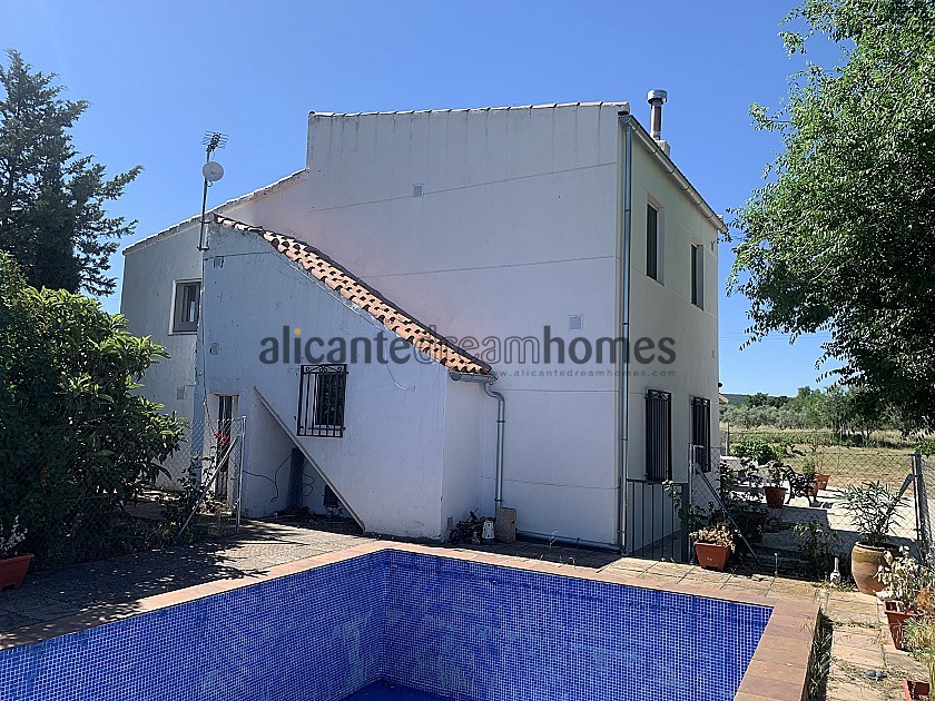 4 Bed Villa with Pool, outbuildings and walk to Town in Alicante Dream Homes