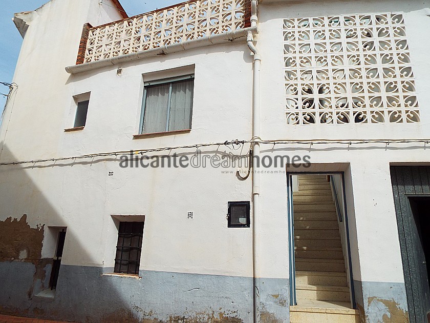 Large Townhouse with 2 separate apartments and Garage in Alicante Dream Homes