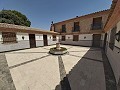 Hermosa finca espaciosa con 9 habitaciones, 3 baños y piscina grande in Alicante Dream Homes API 1122
