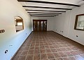 Massive Villa mit 5 Schlafzimmern, 3 Bädern und Stallungen in Alicante Dream Homes API 1122