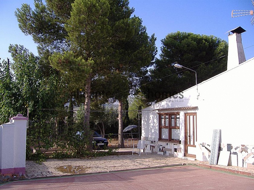 4 bed villa 2 bath villa with pool, needing a little TLC in Alicante Dream Homes