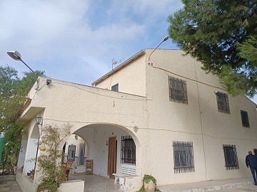 Large villa with separate apartment and Rent to buy Option