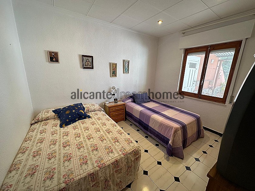 Casa de 3 dormitorios con anexo y a poca distancia de Monovar in Alicante Dream Homes