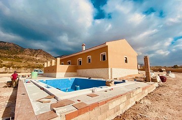 3 Bed 2 Bath Villa with Pool and Garage