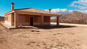 Beautiful villa with pool for sale close to Hondon de los Frailes