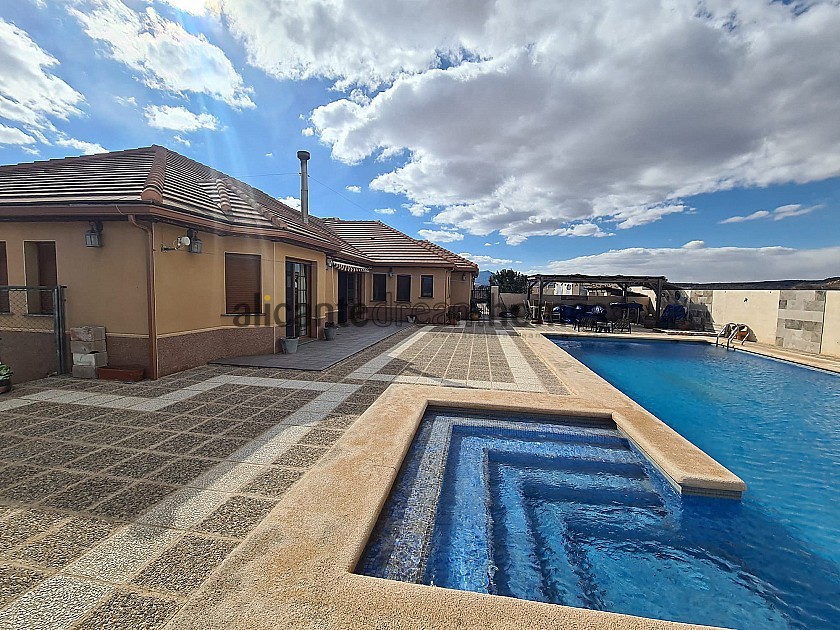 Ruime villa van hoge kwaliteit met 5 slaapkamers en zwembad in Alicante Dream Homes