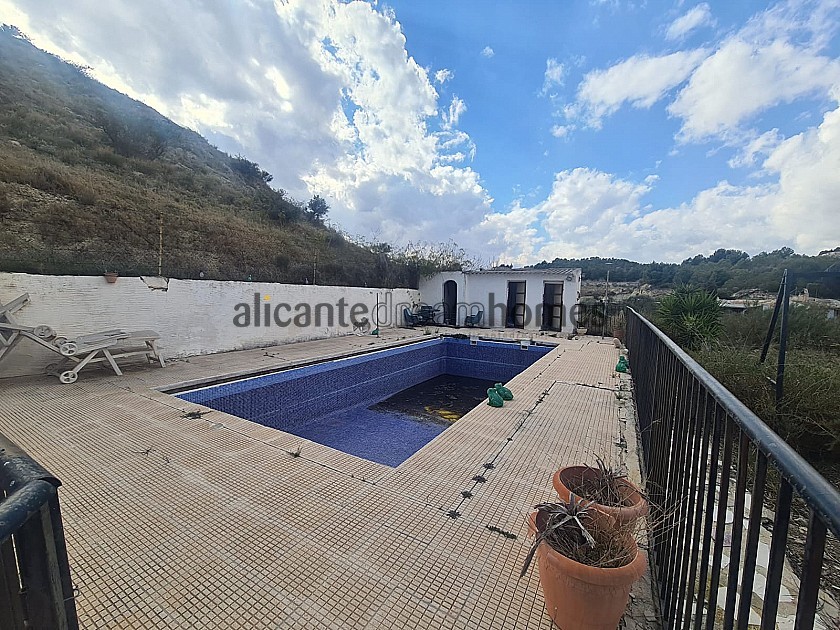 3 Bed Villa with Pool and Views needing updating in Alicante Dream Homes