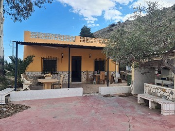 3 Bed Villa with Pool and Views needing updating