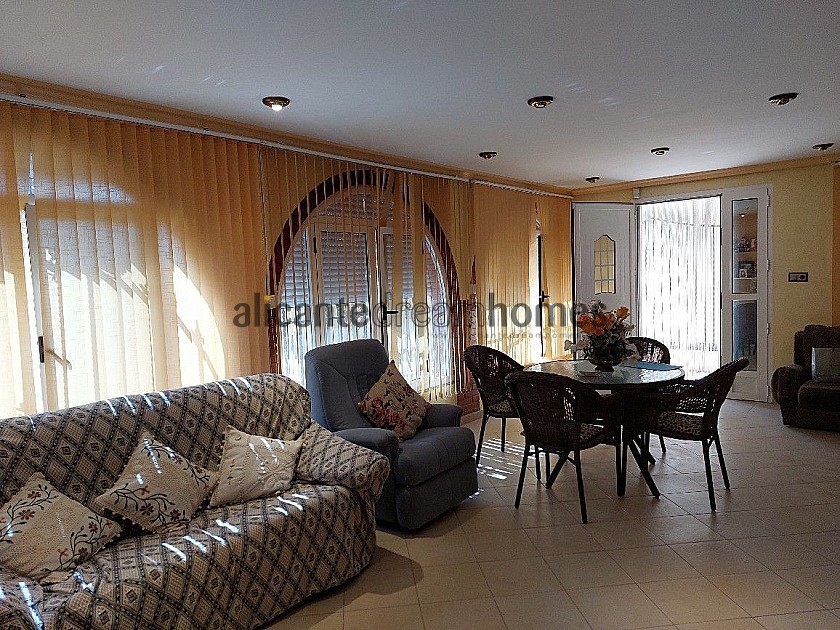 Villa mit 6 Schlafzimmern und 3 Bädern in Algueña in Alicante Dream Homes