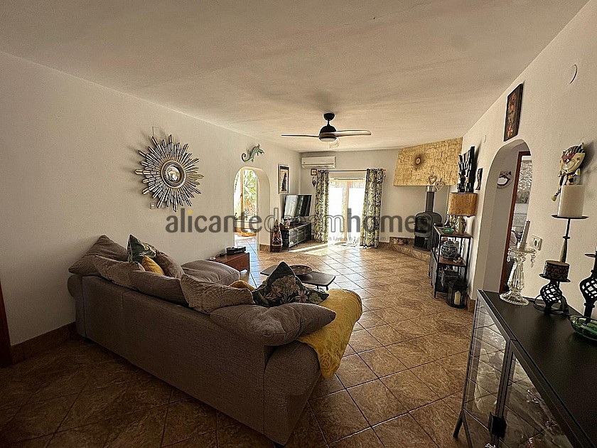 Villa in Caudete - Wiederverkauf in Alicante Dream Homes