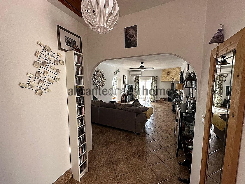 Villa in Caudete - Wiederverkauf in Alicante Dream Homes
