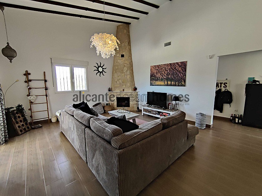 Beautiful Villa ready to move in to with Guest house and Pool in Alicante Dream Homes