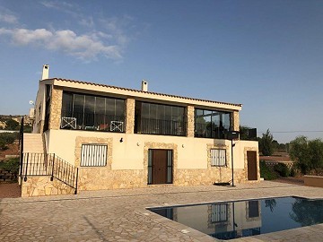 Beautiful Villa ready to move in to with Guest house and Pool