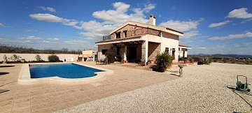 Beautiful country house in Pinoso