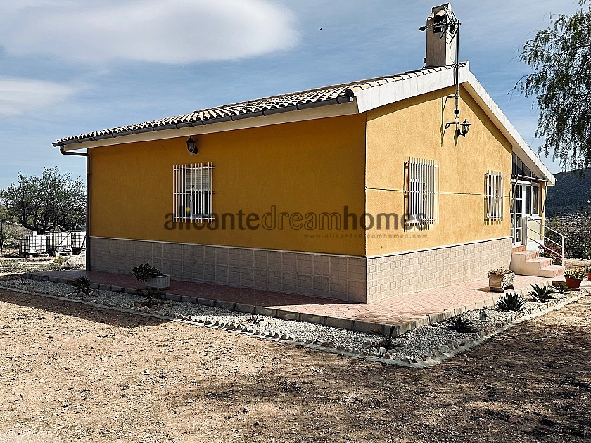 Beautiful small villa with superb views on the outskirts of La Romana in Alicante Dream Homes
