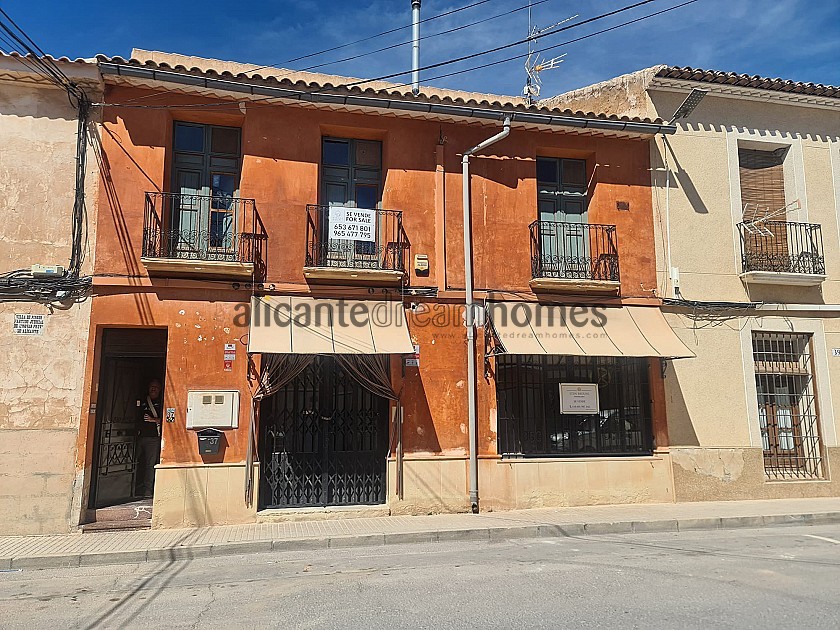 Lovely home and business premises (ex cafe) in Alicante Dream Homes