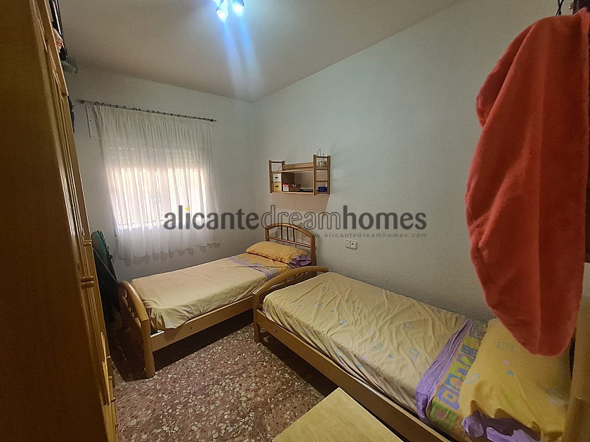 Villa mit 4 Schlafzimmern, 2 Bädern, Pool und Garage in Alicante Dream Homes