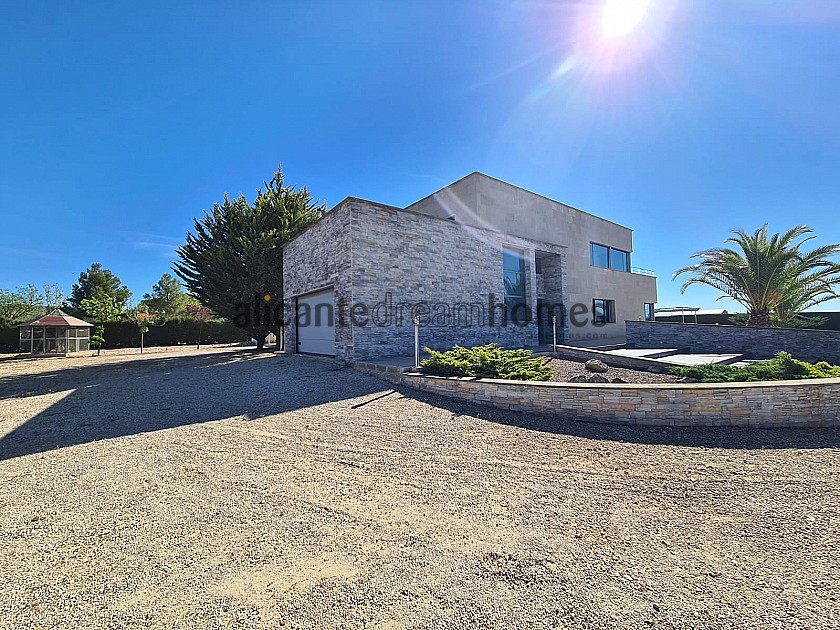 Atemberaubende 5-Bett-Villa mit Pool in Alicante Dream Homes