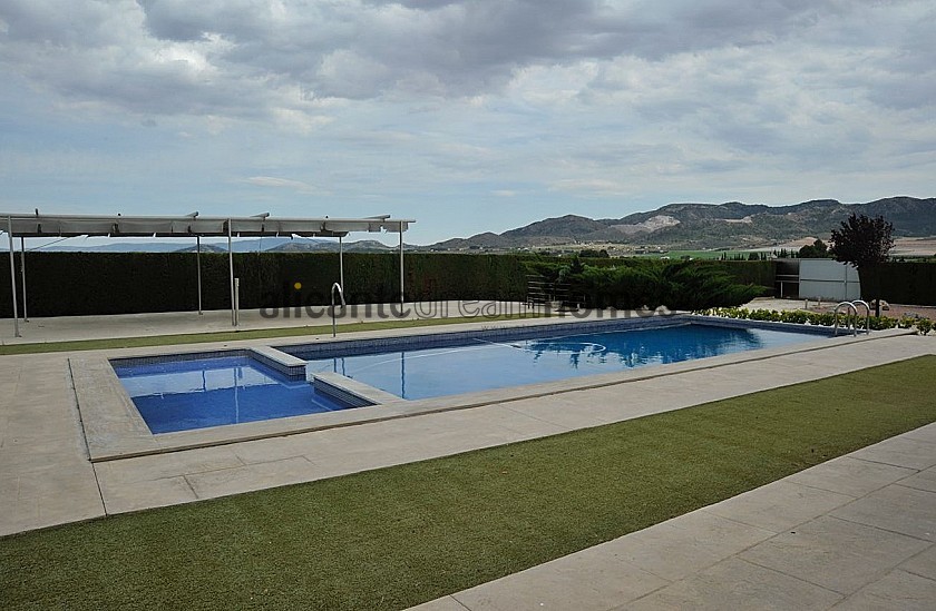 Atemberaubende 5-Bett-Villa mit Pool in Alicante Dream Homes