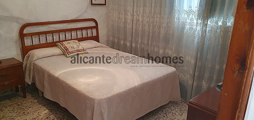 Reihenhaus mit 4 Schlafzimmern in Teresa de Cofrentes in Alicante Dream Homes