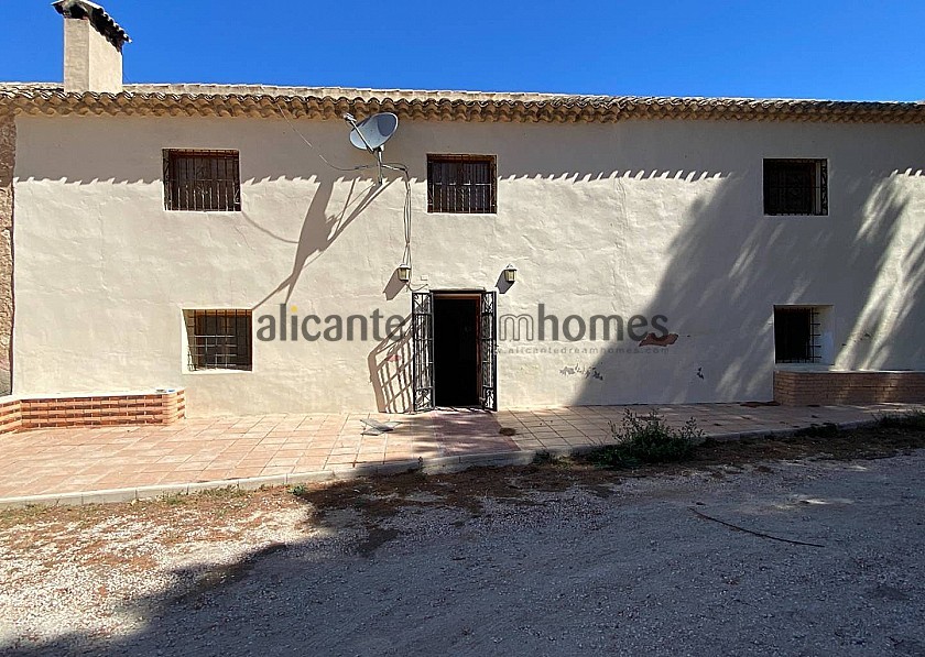 Wunderschönes 140 Jahre altes Bauernhaus in Salinas in Alicante Dream Homes