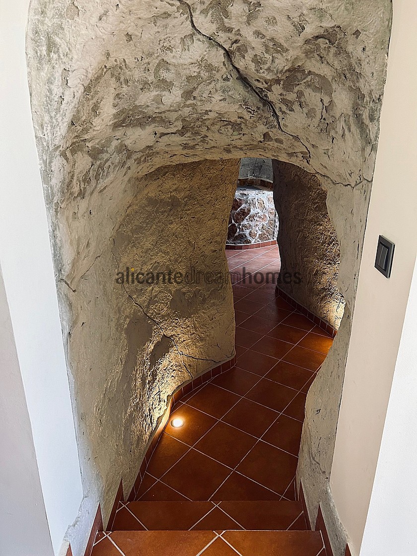 Wunderschönes, komplett renoviertes Höhlenhaus mit Swimmingpool im Hondon Valley in Alicante Dream Homes