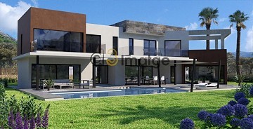 Moderne nieuwbouw villa met zwembad en land