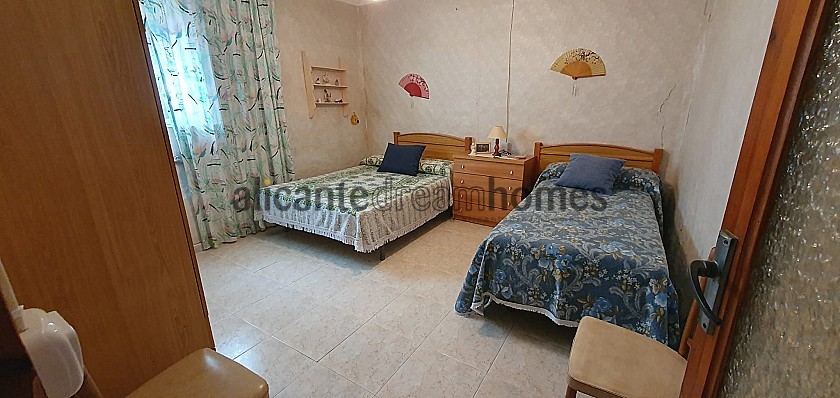Herenhuis met 6 slaapkamers en binnenplaats in Alicante Dream Homes