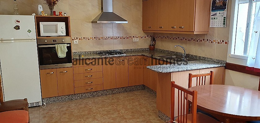 Townhouse with 6 Bedrooms and Courtyard in Alicante Dream Homes