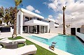 Stijlvolle villa met 3 slaapkamers en 4 badkamers met privézwembad, op 750 meter van het strand in Alicante Dream Homes API 1122