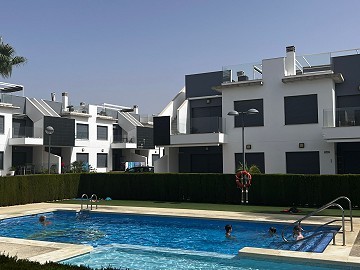 Piso en Pilar de la Horadada cerca de la playa, con dos piscinas comunitarias